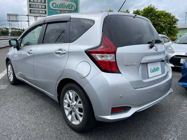 日産 ノート e－パワー X Vセレクション 神奈川県 2020(令2)年 1.6万km ブリリアントシルバー ワンオーナー/インテリジェントエマージェンシーブレーキ/車線逸脱警報/踏み間違い衝突防止アシスト/純正メモリナビ【MJ320D-W】/(DVD/ワンセグTV/Bluetooth/MSV)/アラウンドビューモニター/スマートルームミラー/スマートキー/ETC/純正前後ドライブレコーダー/新車時保証書/取扱説明書