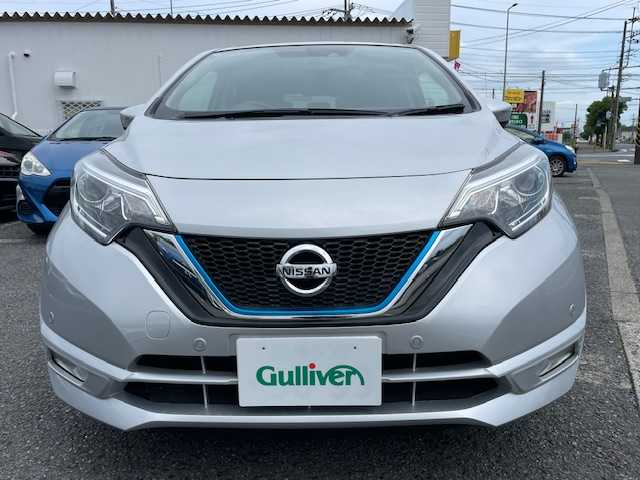日産 ノート e－パワー X Vセレクション 神奈川県 2020(令2)年 1.6万km ブリリアントシルバー ワンオーナー/インテリジェントエマージェンシーブレーキ/車線逸脱警報/踏み間違い衝突防止アシスト/純正メモリナビ【MJ320D-W】/(DVD/ワンセグTV/Bluetooth/MSV)/アラウンドビューモニター/スマートルームミラー/スマートキー/ETC/純正前後ドライブレコーダー/新車時保証書/取扱説明書