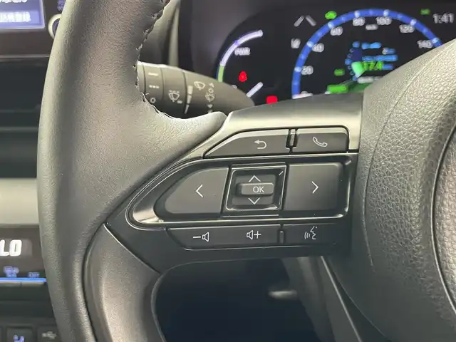 トヨタ ヤリスクロス ハイブリッド Z アドベンチャー 愛知県 2023(令5)年 0.9万km ブラックマイカ/プラチナホワイトパールマイカ 純正８型ＤＡ　パノラミックビューモニター　前後ドラレコ　ＥＴＣ　ｎａｎｏｅＸ　衝突軽減　ＢＳＭ　追従クルコン　ＬＥＤヘッドライト　オートハイビーム　茶ハーフレザー　後退出庫サポート　スマートキー　禁煙車　Clazzioフロアマット