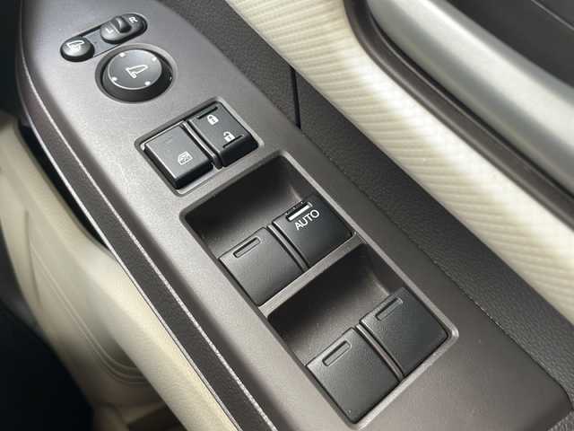 ホンダ Ｎ ＢＯＸ G L ホンダセンシング 茨城県 2019(令1)年 1.9万km プレミアムアイボリーパールⅡ クルーズコントロール/両側パワースライドドア/アイドリングストップ/バックカメラ/純正ナビ　BT/CD/DVD/フルセグ/シートヒーター/純正アルミホイール/純正フロアマット/LEDオートライト/ホンダセンシング/ETC/スマートキー