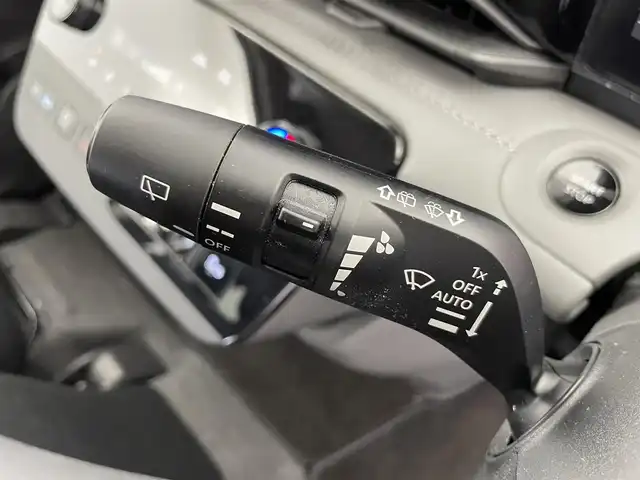 日産 セレナ e－パワー ルキシオン 富山県 2023(令5)年 2.1万km プリズムホワイト ワンオーナー/純正メーカーOPナビ（AM/FM/BT/HDMI）/フルセグTV/アラウンドビューモニター/プロパイロット2.0/両側パワースライドドア/ハンズフリーオートスライドドア/デジタルインナーミラー/衝突被害軽減ブレーキ/レーンキープアシスト/レーダークルーズコントロール/純正前後ドライブレコーダー/ハンドル支援システム/パーキングサポート/HUD/コーナーセンサー/ETC2.0/レザーシート/電動パーキングブレーキ/オートワイパー/保証書/取扱説明書