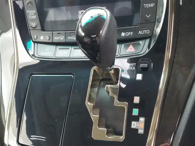 トヨタ アルファード 240S タイプゴールドⅡ 東京都 2014(平26)年 5.3万km ホワイトパールクリスタルシャイン モデリスタエアロ・マフラー/ツインムーンルーフ/パーフェクトダンパーIII/キャラクスLEDテールランプ/社外ドアミラーウィンカー/プッシュスタート/MTモード付きAT/クルーズコントロール/コーナーセンサー/ALPINEナビ/フルセグTV/バックカメラ/ETC/ドライブレコーダー DRC-310/両側パワースライドドア/パワーバックドア/ハーフレザーシート/HIDヘッドライト/オートライト/ドアバイザー/スマートキー