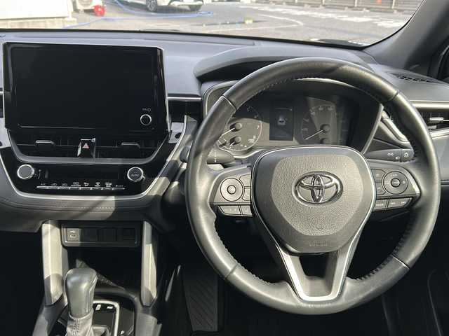 トヨタ カローラ クロス G 千葉県 2024(令6)年 1.8万km アティチュードブラックマイカ 純正ディスプレイオーディオ/フルセグTV/Bluetooth/AM/FM/USBポート/バックカメラ/ビルトインETC/レーダークルーズコントロール/レーンディパーテッドアラート/プリクラッシャーセーフティシステム/プロアクティブドライビングアシスト/パーキングサポートブレーキ/ロードサインアシスト/スペアキー/LEDヘッドライト/保証書・取扱説明書