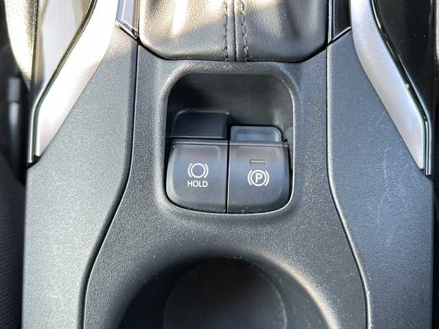 トヨタ カローラ クロス G 千葉県 2024(令6)年 1.8万km アティチュードブラックマイカ 純正ディスプレイオーディオ/フルセグTV/Bluetooth/AM/FM/USBポート/バックカメラ/ビルトインETC/レーダークルーズコントロール/レーンディパーテッドアラート/プリクラッシャーセーフティシステム/プロアクティブドライビングアシスト/パーキングサポートブレーキ/ロードサインアシスト/スペアキー/LEDヘッドライト/保証書・取扱説明書