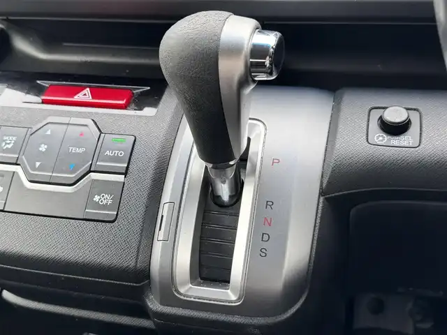 ホンダ ステップワゴン スパーダ Z インターナビセレ 滋賀県 2012(平24)年 11.4万km プレミアムスパークルブラックパール 両側パワースライドドア/純正HDDインターナビ/・CD/DVD/USB/フルセグ/革巻ステアリング/パドルシフト/ステアスイッチ/オートライト/純正１６AW/ETC/電動格納ミラー/ウィンカーミラー