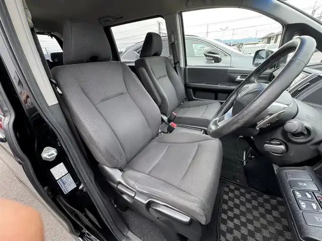 ホンダ ステップワゴン スパーダ Z インターナビセレ 滋賀県 2012(平24)年 11.4万km プレミアムスパークルブラックパール 両側パワースライドドア/純正HDDインターナビ/・CD/DVD/USB/フルセグ/革巻ステアリング/パドルシフト/ステアスイッチ/オートライト/純正１６AW/ETC/電動格納ミラー/ウィンカーミラー