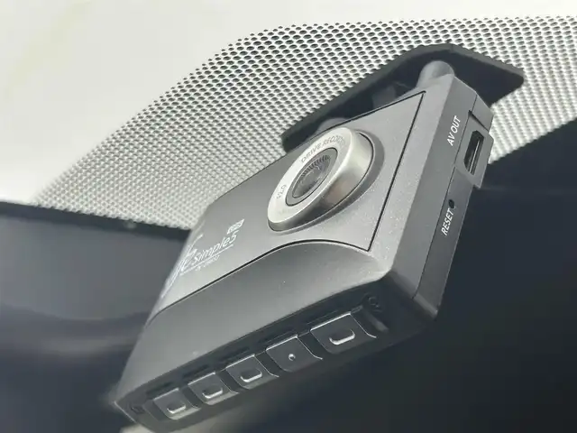 トヨタ ヤリス ハイブリッド G 埼玉県 2020(令2)年 0.6万km ブラック 純正ディスプレイオーディオ　フルセグ　ＢＴ　パノラミックビューモニター　レーダークルーズコントロール　前後ドライブレコーダー　インテリジェントクリアランスソナー　ＢＳＭ　ビルトインＥＴＣ　フロアマット