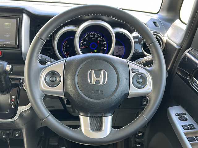 ホンダ Ｎ ＢＯＸ カスタム ターボ SSパッケージ 福岡県 2016(平28)年 6.7万km プレミアムベルベットパープル・パール 社外ナビ7インチ(CN-RS02D)/バックカメラ/シティブレーキアクティブシステム/ビルトインETC/社外360度ドラレコ(DRV-C750)/全席シートヒーター/両側パワースライドドア/HIDヘッドライト/ハーフレザーシート