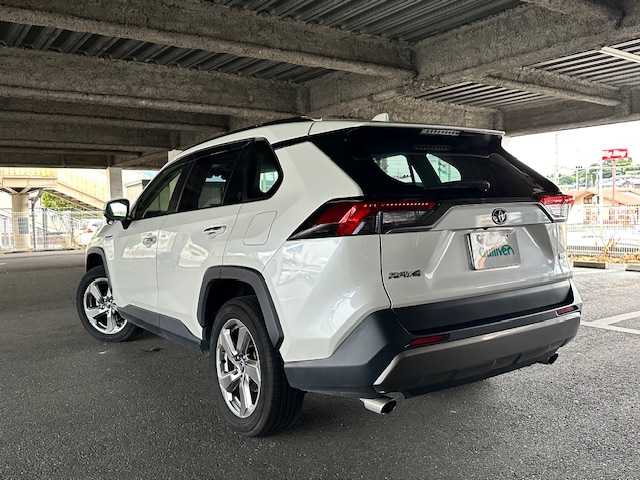 トヨタ ＲＡＶ４ ハイブリッドG 茨城県 2019(令1)年 8.4万km ホワイトパールクリスタルシャイン 純正９インチナビ/～フルセグTV/BT/CD/FM/AM～/TVキャンセラー/バックカメラ/パワーバックドア/ルーフレール/ステアリングヒーター/前席シートヒーター/運転席パワーシート/ETC/オートマチックハイビーム/レーダークルーズコントロール/レーントレーシングアシスト/ドライブレコーダー