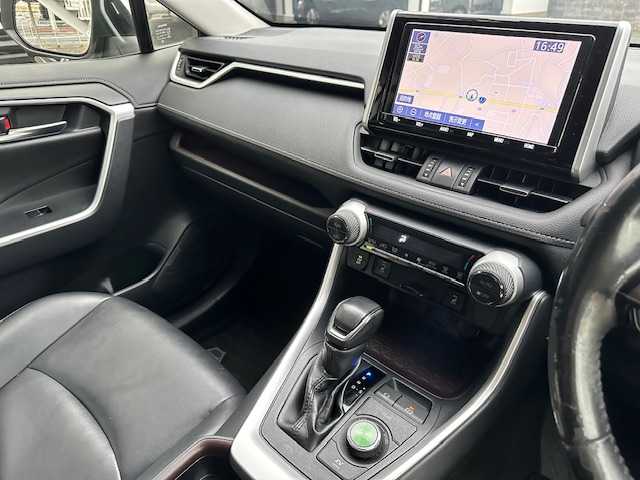 トヨタ ＲＡＶ４ ハイブリッドG 茨城県 2019(令1)年 8.4万km ホワイトパールクリスタルシャイン 純正９インチナビ/～フルセグTV/BT/CD/FM/AM～/TVキャンセラー/バックカメラ/パワーバックドア/ルーフレール/ステアリングヒーター/前席シートヒーター/運転席パワーシート/ETC/オートマチックハイビーム/レーダークルーズコントロール/レーントレーシングアシスト/ドライブレコーダー