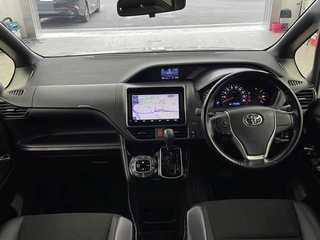 トヨタ ノア Si ダブルバイビーⅡ 兵庫県 2019(令1)年 4.5万km ホワイトパールクリスタルシャイン ・ワンオーナー/・純正9インチナビ/・CD/DVD/BT/SD/フルセグTV/・バックカメラ/・両側電動スライドドア/・クルーズコントロール/・プリクラッシュセーフティ/・レーンディパーチャーアラート/・オートマチックハイビーム/・パーキングサポートブレーキ/・クリアランスソナー/・LEDヘッドライト/・オートライト/・フォグランプ/・ビルトインETC/・アイドリングストップ/・MTモード付AT/・ステアリングリモコン/・ＷＡＣ　/・ロールサンシェード/・ウィンカーミラー/・電動格納ミラー/・ドアバイザー/・純正１６インチアルミホイール/・純正フロアマット　/・ハーフレザーシート/・ウォークスルー/・オールオートパワーウィンドウ/・スマートキー/・スペアキー/・プッシュスタート