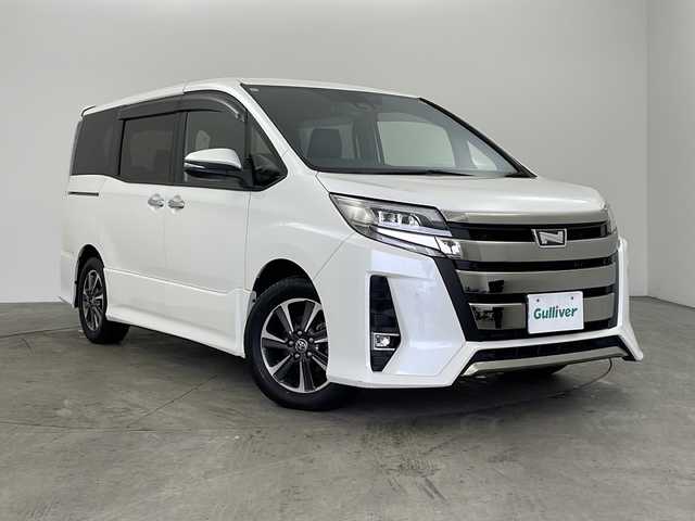 トヨタ ノア Si ダブルバイビーⅡ 兵庫県 2019(令1)年 4.5万km ホワイトパールクリスタルシャイン ・ワンオーナー/・純正9インチナビ/・CD/DVD/BT/SD/フルセグTV/・バックカメラ/・両側電動スライドドア/・クルーズコントロール/・プリクラッシュセーフティ/・レーンディパーチャーアラート/・オートマチックハイビーム/・パーキングサポートブレーキ/・クリアランスソナー/・LEDヘッドライト/・オートライト/・フォグランプ/・ビルトインETC/・アイドリングストップ/・MTモード付AT/・ステアリングリモコン/・ＷＡＣ　/・ロールサンシェード/・ウィンカーミラー/・電動格納ミラー/・ドアバイザー/・純正１６インチアルミホイール/・純正フロアマット　/・ハーフレザーシート/・ウォークスルー/・オールオートパワーウィンドウ/・スマートキー/・スペアキー/・プッシュスタート