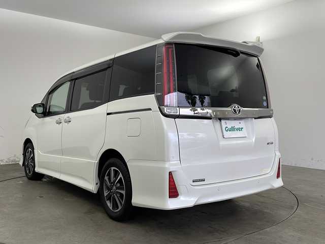 トヨタ ノア Si ダブルバイビーⅡ 兵庫県 2019(令1)年 4.5万km ホワイトパールクリスタルシャイン ・ワンオーナー/・純正9インチナビ/・CD/DVD/BT/SD/フルセグTV/・バックカメラ/・両側電動スライドドア/・クルーズコントロール/・プリクラッシュセーフティ/・レーンディパーチャーアラート/・オートマチックハイビーム/・パーキングサポートブレーキ/・クリアランスソナー/・LEDヘッドライト/・オートライト/・フォグランプ/・ビルトインETC/・アイドリングストップ/・MTモード付AT/・ステアリングリモコン/・ＷＡＣ　/・ロールサンシェード/・ウィンカーミラー/・電動格納ミラー/・ドアバイザー/・純正１６インチアルミホイール/・純正フロアマット　/・ハーフレザーシート/・ウォークスルー/・オールオートパワーウィンドウ/・スマートキー/・スペアキー/・プッシュスタート