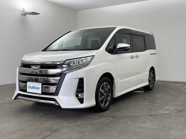 トヨタ ノア Si ダブルバイビーⅡ 兵庫県 2019(令1)年 4.5万km ホワイトパールクリスタルシャイン ・ワンオーナー/・純正9インチナビ/・CD/DVD/BT/SD/フルセグTV/・バックカメラ/・両側電動スライドドア/・クルーズコントロール/・プリクラッシュセーフティ/・レーンディパーチャーアラート/・オートマチックハイビーム/・パーキングサポートブレーキ/・クリアランスソナー/・LEDヘッドライト/・オートライト/・フォグランプ/・ビルトインETC/・アイドリングストップ/・MTモード付AT/・ステアリングリモコン/・ＷＡＣ　/・ロールサンシェード/・ウィンカーミラー/・電動格納ミラー/・ドアバイザー/・純正１６インチアルミホイール/・純正フロアマット　/・ハーフレザーシート/・ウォークスルー/・オールオートパワーウィンドウ/・スマートキー/・スペアキー/・プッシュスタート