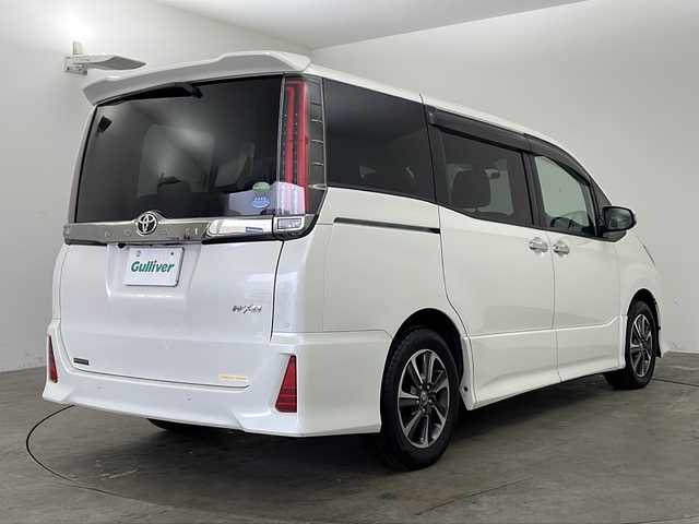 トヨタ ノア Si ダブルバイビーⅡ 兵庫県 2019(令1)年 4.5万km ホワイトパールクリスタルシャイン ・ワンオーナー/・純正9インチナビ/・CD/DVD/BT/SD/フルセグTV/・バックカメラ/・両側電動スライドドア/・クルーズコントロール/・プリクラッシュセーフティ/・レーンディパーチャーアラート/・オートマチックハイビーム/・パーキングサポートブレーキ/・クリアランスソナー/・LEDヘッドライト/・オートライト/・フォグランプ/・ビルトインETC/・アイドリングストップ/・MTモード付AT/・ステアリングリモコン/・ＷＡＣ　/・ロールサンシェード/・ウィンカーミラー/・電動格納ミラー/・ドアバイザー/・純正１６インチアルミホイール/・純正フロアマット　/・ハーフレザーシート/・ウォークスルー/・オールオートパワーウィンドウ/・スマートキー/・スペアキー/・プッシュスタート