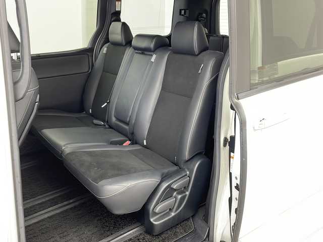 トヨタ ノア Si ダブルバイビーⅡ 兵庫県 2019(令1)年 4.5万km ホワイトパールクリスタルシャイン ・ワンオーナー/・純正9インチナビ/・CD/DVD/BT/SD/フルセグTV/・バックカメラ/・両側電動スライドドア/・クルーズコントロール/・プリクラッシュセーフティ/・レーンディパーチャーアラート/・オートマチックハイビーム/・パーキングサポートブレーキ/・クリアランスソナー/・LEDヘッドライト/・オートライト/・フォグランプ/・ビルトインETC/・アイドリングストップ/・MTモード付AT/・ステアリングリモコン/・ＷＡＣ　/・ロールサンシェード/・ウィンカーミラー/・電動格納ミラー/・ドアバイザー/・純正１６インチアルミホイール/・純正フロアマット　/・ハーフレザーシート/・ウォークスルー/・オールオートパワーウィンドウ/・スマートキー/・スペアキー/・プッシュスタート