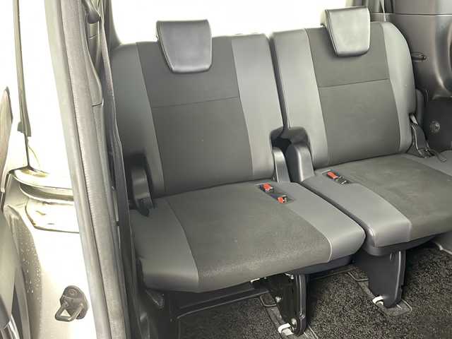 トヨタ ノア Si ダブルバイビーⅡ 兵庫県 2019(令1)年 4.5万km ホワイトパールクリスタルシャイン ・ワンオーナー/・純正9インチナビ/・CD/DVD/BT/SD/フルセグTV/・バックカメラ/・両側電動スライドドア/・クルーズコントロール/・プリクラッシュセーフティ/・レーンディパーチャーアラート/・オートマチックハイビーム/・パーキングサポートブレーキ/・クリアランスソナー/・LEDヘッドライト/・オートライト/・フォグランプ/・ビルトインETC/・アイドリングストップ/・MTモード付AT/・ステアリングリモコン/・ＷＡＣ　/・ロールサンシェード/・ウィンカーミラー/・電動格納ミラー/・ドアバイザー/・純正１６インチアルミホイール/・純正フロアマット　/・ハーフレザーシート/・ウォークスルー/・オールオートパワーウィンドウ/・スマートキー/・スペアキー/・プッシュスタート