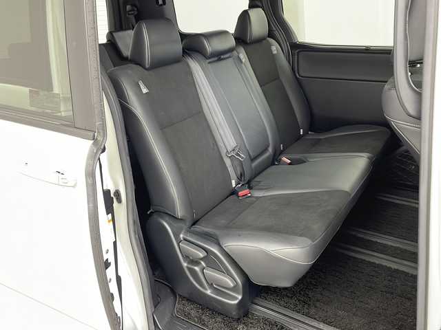 トヨタ ノア Si ダブルバイビーⅡ 兵庫県 2019(令1)年 4.5万km ホワイトパールクリスタルシャイン ・ワンオーナー/・純正9インチナビ/・CD/DVD/BT/SD/フルセグTV/・バックカメラ/・両側電動スライドドア/・クルーズコントロール/・プリクラッシュセーフティ/・レーンディパーチャーアラート/・オートマチックハイビーム/・パーキングサポートブレーキ/・クリアランスソナー/・LEDヘッドライト/・オートライト/・フォグランプ/・ビルトインETC/・アイドリングストップ/・MTモード付AT/・ステアリングリモコン/・ＷＡＣ　/・ロールサンシェード/・ウィンカーミラー/・電動格納ミラー/・ドアバイザー/・純正１６インチアルミホイール/・純正フロアマット　/・ハーフレザーシート/・ウォークスルー/・オールオートパワーウィンドウ/・スマートキー/・スペアキー/・プッシュスタート