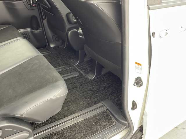 トヨタ ノア Si ダブルバイビーⅡ 兵庫県 2019(令1)年 4.5万km ホワイトパールクリスタルシャイン ・ワンオーナー/・純正9インチナビ/・CD/DVD/BT/SD/フルセグTV/・バックカメラ/・両側電動スライドドア/・クルーズコントロール/・プリクラッシュセーフティ/・レーンディパーチャーアラート/・オートマチックハイビーム/・パーキングサポートブレーキ/・クリアランスソナー/・LEDヘッドライト/・オートライト/・フォグランプ/・ビルトインETC/・アイドリングストップ/・MTモード付AT/・ステアリングリモコン/・ＷＡＣ　/・ロールサンシェード/・ウィンカーミラー/・電動格納ミラー/・ドアバイザー/・純正１６インチアルミホイール/・純正フロアマット　/・ハーフレザーシート/・ウォークスルー/・オールオートパワーウィンドウ/・スマートキー/・スペアキー/・プッシュスタート