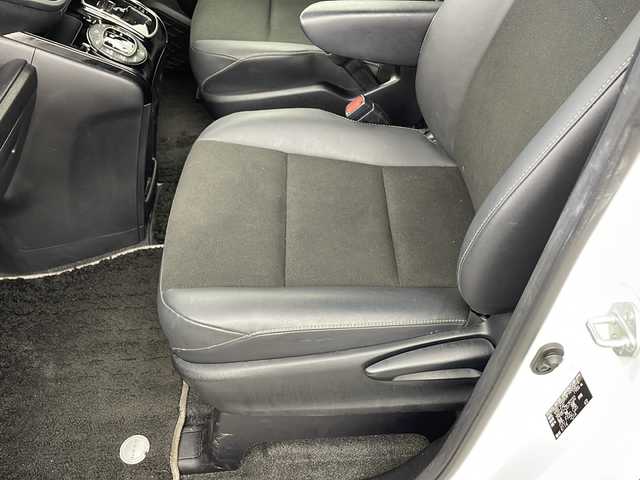 トヨタ ノア Si ダブルバイビーⅡ 兵庫県 2019(令1)年 4.5万km ホワイトパールクリスタルシャイン ・ワンオーナー/・純正9インチナビ/・CD/DVD/BT/SD/フルセグTV/・バックカメラ/・両側電動スライドドア/・クルーズコントロール/・プリクラッシュセーフティ/・レーンディパーチャーアラート/・オートマチックハイビーム/・パーキングサポートブレーキ/・クリアランスソナー/・LEDヘッドライト/・オートライト/・フォグランプ/・ビルトインETC/・アイドリングストップ/・MTモード付AT/・ステアリングリモコン/・ＷＡＣ　/・ロールサンシェード/・ウィンカーミラー/・電動格納ミラー/・ドアバイザー/・純正１６インチアルミホイール/・純正フロアマット　/・ハーフレザーシート/・ウォークスルー/・オールオートパワーウィンドウ/・スマートキー/・スペアキー/・プッシュスタート