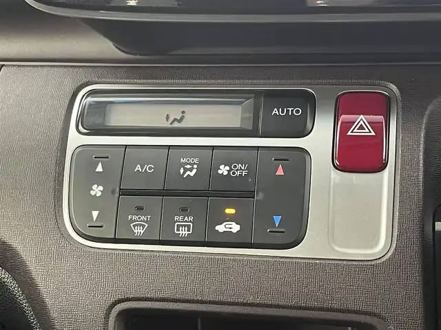 ホンダ Ｎ ＯＮＥ プレミアム Lパッケージ 福岡県 2013(平25)年 5.1万km プレミアムホワイトパール 社外ナビ／フルセグＴＶ　/バックカメラ　/ＥＴＣ　/プッシュスタート　/スペアキー１本　/電動格納式ドアミラー　/ＥＣＯＮ　/アイドリングストップ　/横滑り防止　/革巻きステアリング　/純正１４インチＡＷ　/ＬＥＤライト