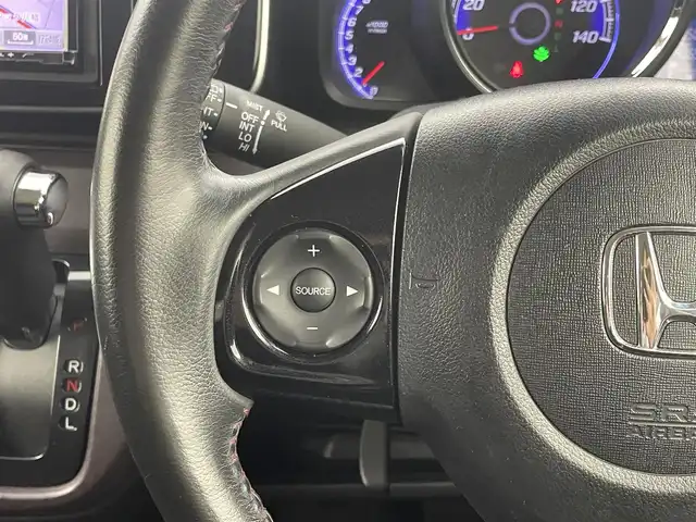 ホンダ Ｎ ＯＮＥ プレミアム Lパッケージ 福岡県 2013(平25)年 5.1万km プレミアムホワイトパール 社外ナビ／フルセグＴＶ　/バックカメラ　/ＥＴＣ　/プッシュスタート　/スペアキー１本　/電動格納式ドアミラー　/ＥＣＯＮ　/アイドリングストップ　/横滑り防止　/革巻きステアリング　/純正１４インチＡＷ　/ＬＥＤライト