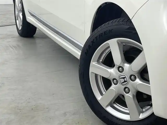 ホンダ Ｎ ＯＮＥ プレミアム Lパッケージ 福岡県 2013(平25)年 5.1万km プレミアムホワイトパール 社外ナビ／フルセグＴＶ　/バックカメラ　/ＥＴＣ　/プッシュスタート　/スペアキー１本　/電動格納式ドアミラー　/ＥＣＯＮ　/アイドリングストップ　/横滑り防止　/革巻きステアリング　/純正１４インチＡＷ　/ＬＥＤライト