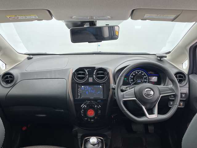 日産 ノート e－パワー メダリスト 山口県 2017(平29)年 2.2万km ダークメタルグレー エマージェンシーブレーキ/車線逸脱警報/前後コーナーセンサー/社外ナビ/　　CD/DVD/Bluetooth/AM/FM/地デジTV/アラウンドビューモニター/ETC/デジタルインナーミラー/純正ドライブレコーダー/ドアバイザー/ハーフレザーシート/プッシュスタート/スマートキー