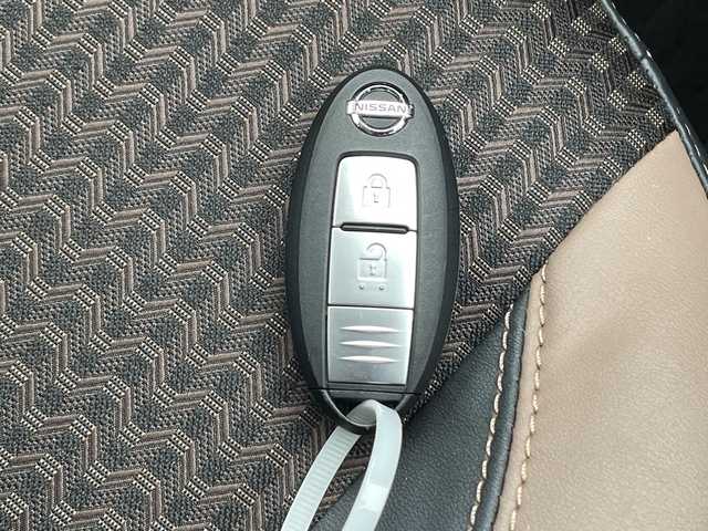 日産 ノート e－パワー メダリスト 山口県 2017(平29)年 2.2万km ダークメタルグレー エマージェンシーブレーキ/車線逸脱警報/前後コーナーセンサー/社外ナビ/　　CD/DVD/Bluetooth/AM/FM/地デジTV/アラウンドビューモニター/ETC/デジタルインナーミラー/純正ドライブレコーダー/ドアバイザー/ハーフレザーシート/プッシュスタート/スマートキー