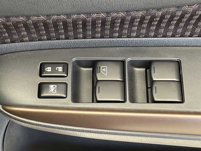 日産 ノート e－パワー メダリスト 山口県 2017(平29)年 2.2万km ダークメタルグレー エマージェンシーブレーキ/車線逸脱警報/前後コーナーセンサー/社外ナビ/　　CD/DVD/Bluetooth/AM/FM/地デジTV/アラウンドビューモニター/ETC/デジタルインナーミラー/純正ドライブレコーダー/ドアバイザー/ハーフレザーシート/プッシュスタート/スマートキー