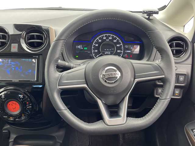 日産 ノート e－パワー メダリスト 山口県 2017(平29)年 2.2万km ダークメタルグレー エマージェンシーブレーキ/車線逸脱警報/前後コーナーセンサー/社外ナビ/　　CD/DVD/Bluetooth/AM/FM/地デジTV/アラウンドビューモニター/ETC/デジタルインナーミラー/純正ドライブレコーダー/ドアバイザー/ハーフレザーシート/プッシュスタート/スマートキー