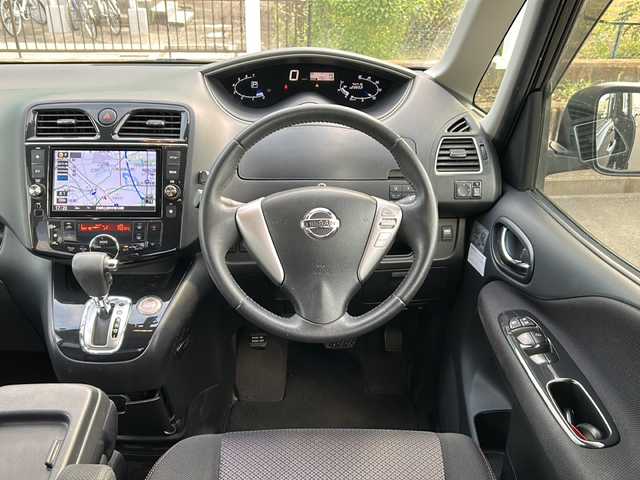 日産 セレナ ハイウェイスター S HV Vエアロ 茨城県 2013(平25)年 7.5万km スーパーブラック 8インチ純正SDナビ(Bluetooth/CD/DVD/バックカメラ/フルセグTV)/フリップダウンモニター/両側パワースライドドア/クルーズコントロール/横滑り防止装置/HIDオートライト/16インチ純正アルミホイール/アイドリングストップ/後席用エアコン/3列シート/純正フロアマット/スペアキー/スマートキー