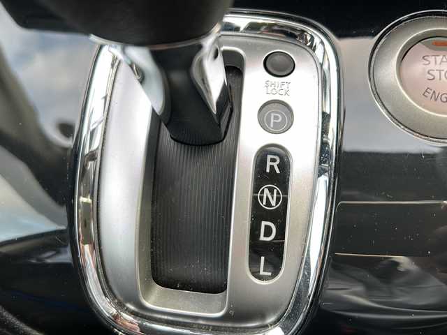 日産 セレナ ハイウェイスター S HV Vエアロ 茨城県 2013(平25)年 7.5万km スーパーブラック 8インチ純正SDナビ(Bluetooth/CD/DVD/バックカメラ/フルセグTV)/フリップダウンモニター/両側パワースライドドア/クルーズコントロール/横滑り防止装置/HIDオートライト/16インチ純正アルミホイール/アイドリングストップ/後席用エアコン/3列シート/純正フロアマット/スペアキー/スマートキー