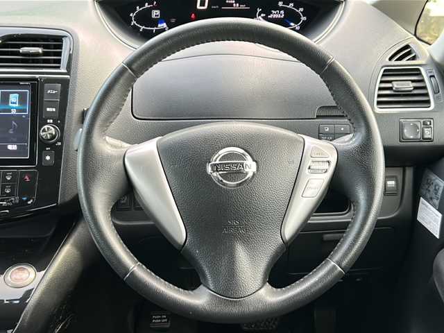 日産 セレナ ハイウェイスター S HV Vエアロ 茨城県 2013(平25)年 7.5万km スーパーブラック 8インチ純正SDナビ(Bluetooth/CD/DVD/バックカメラ/フルセグTV)/フリップダウンモニター/両側パワースライドドア/クルーズコントロール/横滑り防止装置/HIDオートライト/16インチ純正アルミホイール/アイドリングストップ/後席用エアコン/3列シート/純正フロアマット/スペアキー/スマートキー