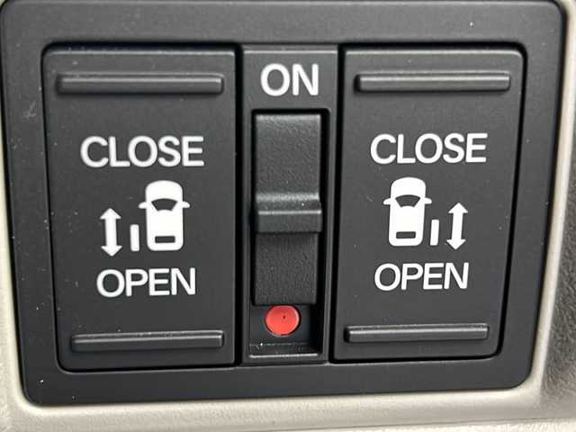 ホンダ Ｎ ＢＯＸ 茨城県 2023(令5)年 0.5万km プラチナホワイトパール 純正ディスプレイオーディオ/バックカメラ/両側パワースライドドア/シートヒーター/クリアランスソナー/ETC/ドライブレコーダー/LEDヘッドライト/ACC/LKA/オートハイビーム