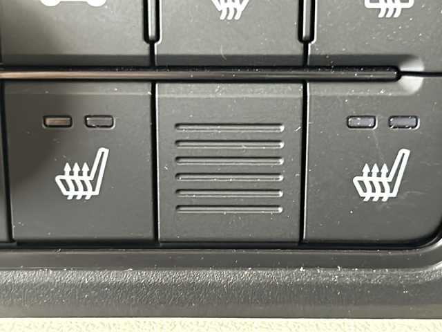 ホンダ Ｎ ＢＯＸ 茨城県 2023(令5)年 0.5万km プラチナホワイトパール 純正ディスプレイオーディオ/バックカメラ/両側パワースライドドア/シートヒーター/クリアランスソナー/ETC/ドライブレコーダー/LEDヘッドライト/ACC/LKA/オートハイビーム