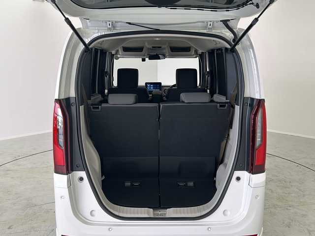 ホンダ Ｎ ＢＯＸ 茨城県 2023(令5)年 0.5万km プラチナホワイトパール 純正ディスプレイオーディオ/バックカメラ/両側パワースライドドア/シートヒーター/クリアランスソナー/ETC/ドライブレコーダー/LEDヘッドライト/ACC/LKA/オートハイビーム