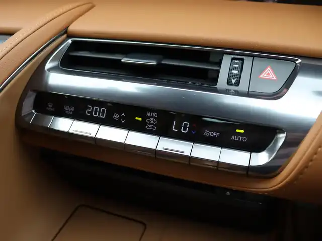 レクサス ＬＣ 500 コンバーチブル 宮城県 2021(令3)年 2.6万km テレーンカーキマイカM 純正ナビ【ＢＴ／ＣＤ／ＤＶＤ／フルセグＴＶ／ＡＵＸ】/３眼ＬＥＤヘッドライト　/ヘッドアップディスプレイ　/レーダークルーズコントロール　/バックカメラ/パドルシフト/レザーシート　/プリクラッシュセーフティ　/クリアランスソナー/レーンキープアシスト/衝突軽減ブレーキ/ブラインドスポットモニター/マークレビンソンサウンドシステム　/オートホールド/前席シートヒーター/エアシート/ネック/前席パワーシート/D席メモリー付き/ステアリングヒーター/純正OP21インチAW/ドライブレコーダー/ＥＴＣ2.0/純正フロアマット/オートマチックハイビーム/フォグランプ