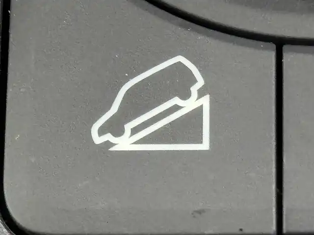 トヨタ ＲＡＶ４ アドベンチャー 福岡県 2023(令5)年 1.4万km アッシュグレーメタリック/アーバンカーキ ワンオーナー　/パノラマムーンルーフ　/純正１０．５型ＤＡナビ/フルセグTV　/バックカメラ　/デジタルルームミラー　/ビルトインETC２．０　/トヨタセーフティセンス　/レーダークルーズコントロール　/コーナーセンサー　/衝突軽減ブレーキ　/レーンキープ　/ブラインドスポットモニター　/アクセル踏み間違い防止　/ヒルディセントコントロール　/ハーフレザーシート　/シートメモリー付きパワーシート　/シートベンチレーション／ヒーター　/ステアリングヒーター　/パワーバックドア　/純正１９インチアルミホイール