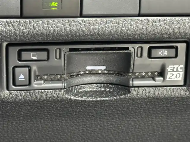 トヨタ ＲＡＶ４ アドベンチャー 福岡県 2023(令5)年 1.4万km アッシュグレーメタリック/アーバンカーキ ワンオーナー　/パノラマムーンルーフ　/純正１０．５型ＤＡナビ/フルセグTV　/バックカメラ　/デジタルルームミラー　/ビルトインETC２．０　/トヨタセーフティセンス　/レーダークルーズコントロール　/コーナーセンサー　/衝突軽減ブレーキ　/レーンキープ　/ブラインドスポットモニター　/アクセル踏み間違い防止　/ヒルディセントコントロール　/ハーフレザーシート　/シートメモリー付きパワーシート　/シートベンチレーション／ヒーター　/ステアリングヒーター　/パワーバックドア　/純正１９インチアルミホイール