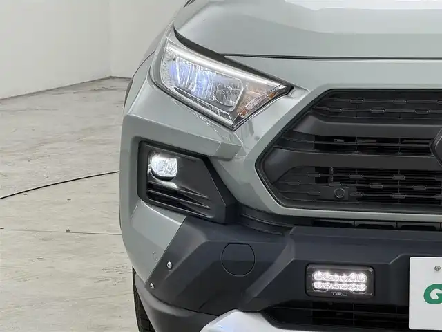 トヨタ ＲＡＶ４ アドベンチャー 福岡県 2023(令5)年 1.4万km アッシュグレーメタリック/アーバンカーキ ワンオーナー　/パノラマムーンルーフ　/純正１０．５型ＤＡナビ/フルセグTV　/バックカメラ　/デジタルルームミラー　/ビルトインETC２．０　/トヨタセーフティセンス　/レーダークルーズコントロール　/コーナーセンサー　/衝突軽減ブレーキ　/レーンキープ　/ブラインドスポットモニター　/アクセル踏み間違い防止　/ヒルディセントコントロール　/ハーフレザーシート　/シートメモリー付きパワーシート　/シートベンチレーション／ヒーター　/ステアリングヒーター　/パワーバックドア　/純正１９インチアルミホイール