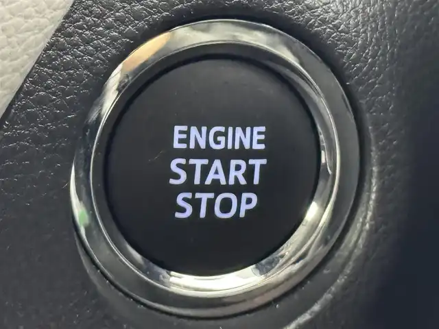 トヨタ ＲＡＶ４ アドベンチャー 福岡県 2023(令5)年 1.4万km アッシュグレーメタリック/アーバンカーキ ワンオーナー　/パノラマムーンルーフ　/純正１０．５型ＤＡナビ/フルセグTV　/バックカメラ　/デジタルルームミラー　/ビルトインETC２．０　/トヨタセーフティセンス　/レーダークルーズコントロール　/コーナーセンサー　/衝突軽減ブレーキ　/レーンキープ　/ブラインドスポットモニター　/アクセル踏み間違い防止　/ヒルディセントコントロール　/ハーフレザーシート　/シートメモリー付きパワーシート　/シートベンチレーション／ヒーター　/ステアリングヒーター　/パワーバックドア　/純正１９インチアルミホイール