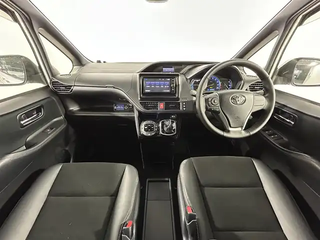 トヨタ ノア ハイブリッド Si ダブルバイビー 佐賀県 2017(平29)年 6.9万km ホワイトパールクリスタルシャイン 純正ディーラーオプション7インチナビ/バックカメラ/フルセグテレビ/CD/DVD/BT/SD/FM.AM/後席フリップダウンモニター/プリクラッシュセーフティ/レーンディパーチャーアラート/オートハイビーム/クルーズコントロール/両側パワースライドドア/ビルトインETC2.0/ステアリングスイッチ/ハーフレザーシート