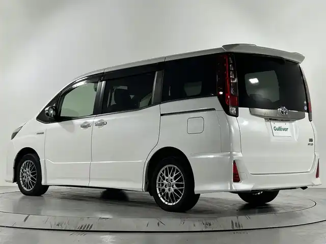 トヨタ ノア ハイブリッド Si ダブルバイビー 佐賀県 2017(平29)年 6.9万km ホワイトパールクリスタルシャイン 純正ディーラーオプション7インチナビ/バックカメラ/フルセグテレビ/CD/DVD/BT/SD/FM.AM/後席フリップダウンモニター/プリクラッシュセーフティ/レーンディパーチャーアラート/オートハイビーム/クルーズコントロール/両側パワースライドドア/ビルトインETC2.0/ステアリングスイッチ/ハーフレザーシート