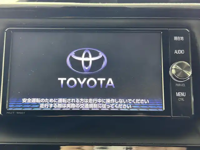 トヨタ ノア ハイブリッド Si ダブルバイビー 佐賀県 2017(平29)年 6.9万km ホワイトパールクリスタルシャイン 純正ディーラーオプション7インチナビ/バックカメラ/フルセグテレビ/CD/DVD/BT/SD/FM.AM/後席フリップダウンモニター/プリクラッシュセーフティ/レーンディパーチャーアラート/オートハイビーム/クルーズコントロール/両側パワースライドドア/ビルトインETC2.0/ステアリングスイッチ/ハーフレザーシート