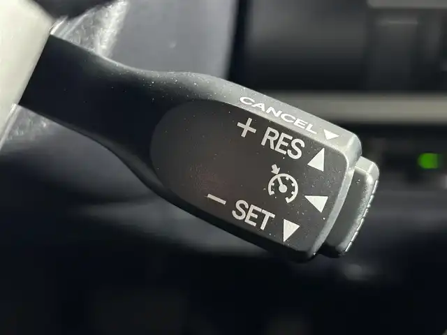 トヨタ ノア ハイブリッド Si ダブルバイビー 佐賀県 2017(平29)年 6.9万km ホワイトパールクリスタルシャイン 純正ディーラーオプション7インチナビ/バックカメラ/フルセグテレビ/CD/DVD/BT/SD/FM.AM/後席フリップダウンモニター/プリクラッシュセーフティ/レーンディパーチャーアラート/オートハイビーム/クルーズコントロール/両側パワースライドドア/ビルトインETC2.0/ステアリングスイッチ/ハーフレザーシート