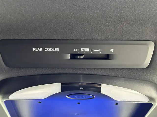 トヨタ ノア ハイブリッド Si ダブルバイビー 佐賀県 2017(平29)年 6.9万km ホワイトパールクリスタルシャイン 純正ディーラーオプション7インチナビ/バックカメラ/フルセグテレビ/CD/DVD/BT/SD/FM.AM/後席フリップダウンモニター/プリクラッシュセーフティ/レーンディパーチャーアラート/オートハイビーム/クルーズコントロール/両側パワースライドドア/ビルトインETC2.0/ステアリングスイッチ/ハーフレザーシート