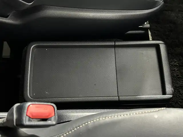 トヨタ ノア ハイブリッド Si ダブルバイビー 佐賀県 2017(平29)年 6.9万km ホワイトパールクリスタルシャイン 純正ディーラーオプション7インチナビ/バックカメラ/フルセグテレビ/CD/DVD/BT/SD/FM.AM/後席フリップダウンモニター/プリクラッシュセーフティ/レーンディパーチャーアラート/オートハイビーム/クルーズコントロール/両側パワースライドドア/ビルトインETC2.0/ステアリングスイッチ/ハーフレザーシート