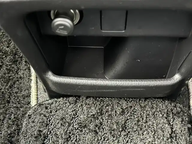 トヨタ ノア ハイブリッド Si ダブルバイビー 佐賀県 2017(平29)年 6.9万km ホワイトパールクリスタルシャイン 純正ディーラーオプション7インチナビ/バックカメラ/フルセグテレビ/CD/DVD/BT/SD/FM.AM/後席フリップダウンモニター/プリクラッシュセーフティ/レーンディパーチャーアラート/オートハイビーム/クルーズコントロール/両側パワースライドドア/ビルトインETC2.0/ステアリングスイッチ/ハーフレザーシート