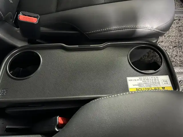 トヨタ ノア ハイブリッド Si ダブルバイビー 佐賀県 2017(平29)年 6.9万km ホワイトパールクリスタルシャイン 純正ディーラーオプション7インチナビ/バックカメラ/フルセグテレビ/CD/DVD/BT/SD/FM.AM/後席フリップダウンモニター/プリクラッシュセーフティ/レーンディパーチャーアラート/オートハイビーム/クルーズコントロール/両側パワースライドドア/ビルトインETC2.0/ステアリングスイッチ/ハーフレザーシート